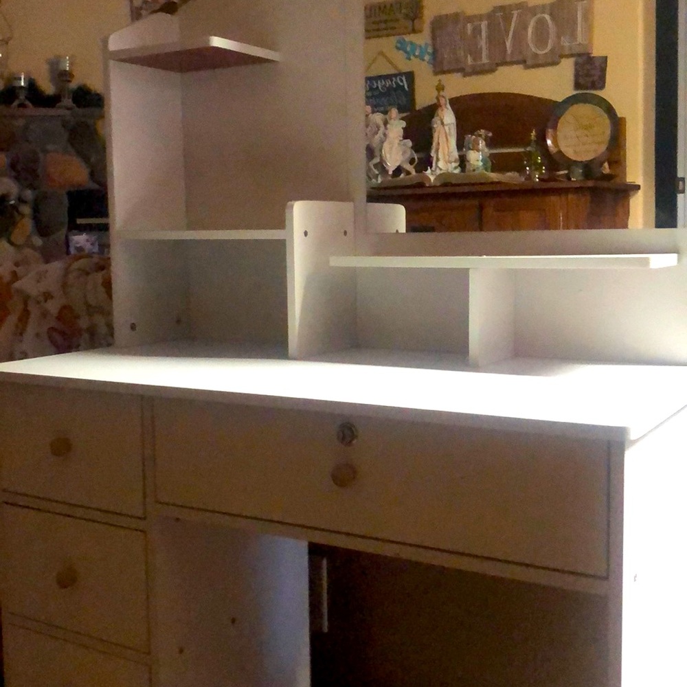 desk - Picture 4 of 4